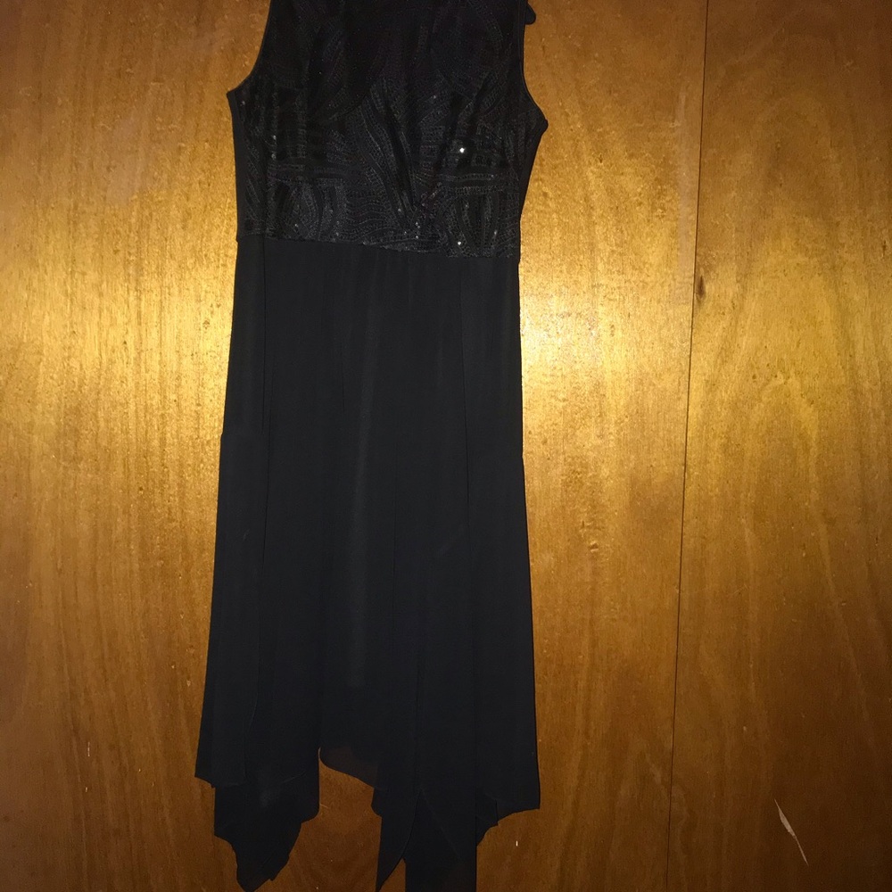 Formal dress - Picture 5 of 6